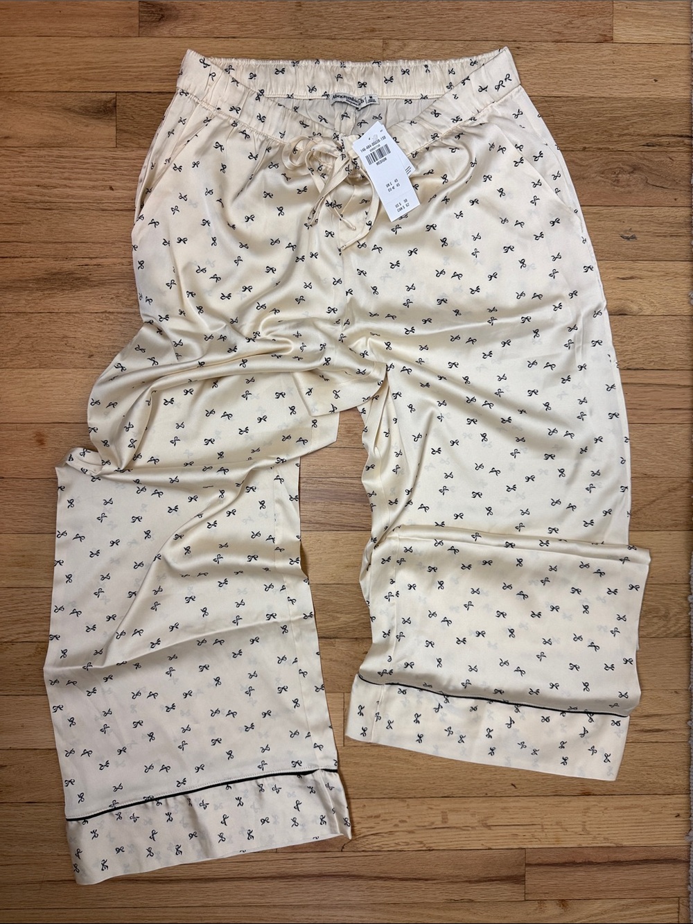 NWT Abercrombie and Fitch coquette bow sleepwear pajama pants satin finish M